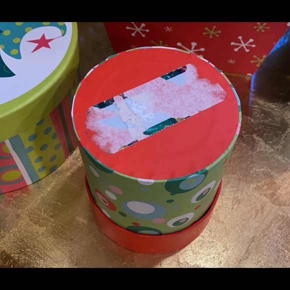 Assorted Christmas Cardboard Gift Boxes in Lightly Used Condition - Picture 4 of 4